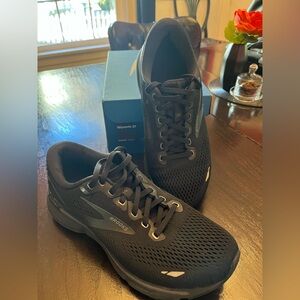 Brooks Ghost Size 8.5